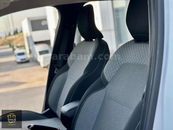 2024 ÇIKIŞLI 47.000 KM DE CLİO EVOLUTİON OTOMATİK