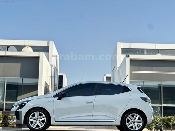 2024 ÇIKIŞLI 47.000 KM DE CLİO EVOLUTİON OTOMATİK