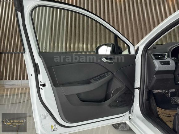 2025 RENAULT CLİO 1.0 TCE EVOLUTION BAKIMLI %20 KDV 28.000KM