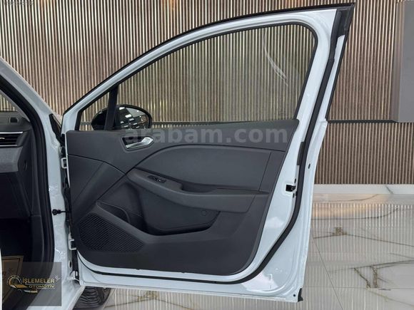 2025 RENAULT CLİO 1.0 TCE EVOLUTION BAKIMLI %20 KDV 28.000KM