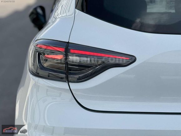 BOYASIZ 2024 RENAULT CLİO 1.0 TCe 91 HP EVOLUTİON X-TRONIC