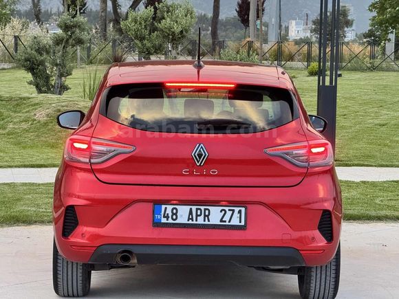 2023 İLK SAHİBİNDENN OTOMATİK CLİO / BOYASIZ/DEĞİŞENSİZ/45***KM
