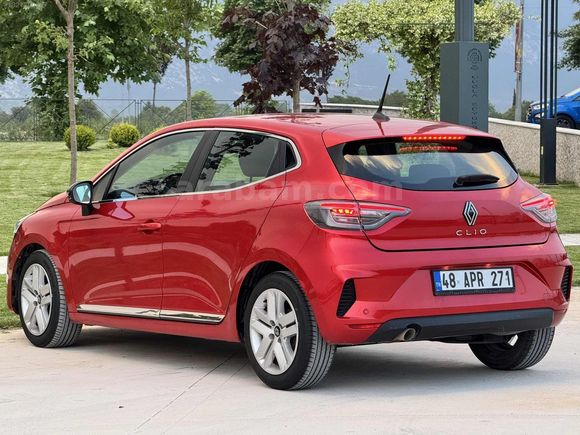 2023 İLK SAHİBİNDENN OTOMATİK CLİO / BOYASIZ/DEĞİŞENSİZ/45***KM