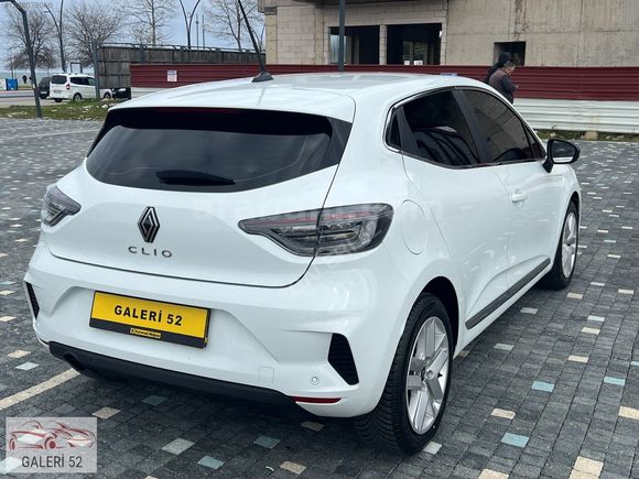 GALERİ 52 DEN 2024 HATASIZ BOYASIZ 45 BİNDE CLİO 1 TCE OTOMOTİK