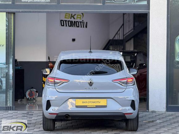 Hatasız boyasız 30 bin Km de otomatik Clio