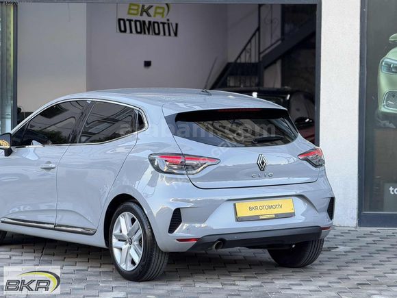 Hatasız boyasız 30 bin Km de otomatik Clio