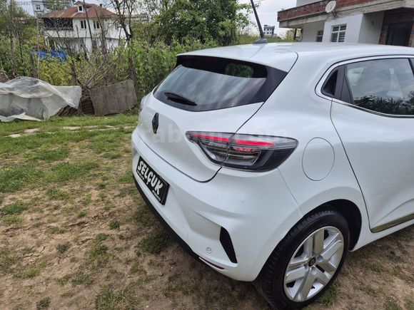 2024 CLİO 1.0 TURBO OTOMATİK VİTES 27 BİN KM'DE CAM GİBİ