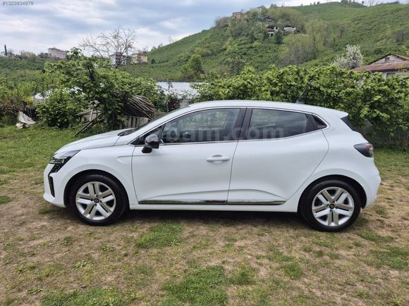 2024 CLİO 1.0 TURBO OTOMATİK VİTES 27 BİN KM'DE CAM GİBİ