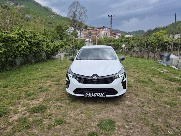 2024 CLİO 1.0 TURBO OTOMATİK VİTES 27 BİN KM'DE CAM GİBİ