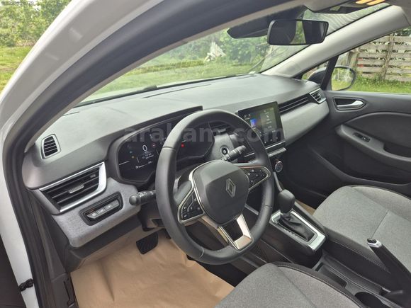 2024 CLİO 1.0 TURBO OTOMATİK VİTES 27 BİN KM'DE CAM GİBİ
