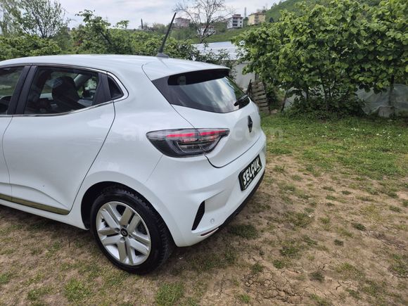 2024 CLİO 1.0 TURBO OTOMATİK VİTES 27 BİN KM'DE CAM GİBİ