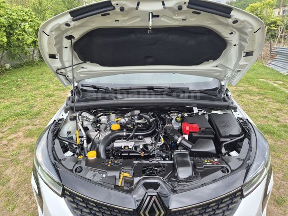 2024 CLİO 1.0 TURBO OTOMATİK VİTES 27 BİN KM'DE CAM GİBİ