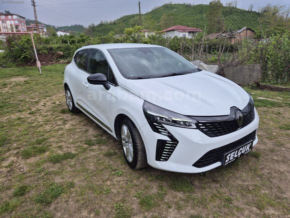 2024 CLİO 1.0 TURBO OTOMATİK VİTES 27 BİN KM'DE CAM GİBİ