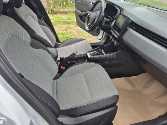 2024 CLİO 1.0 TURBO OTOMATİK VİTES 27 BİN KM'DE CAM GİBİ
