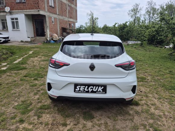 2024 CLİO 1.0 TURBO OTOMATİK VİTES 27 BİN KM'DE CAM GİBİ