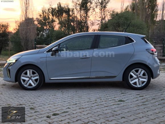 ZEN OTOMOTİV'DEN 2024 MODEL CLİO HATASIZ BOYASIZ 38 BİN KM