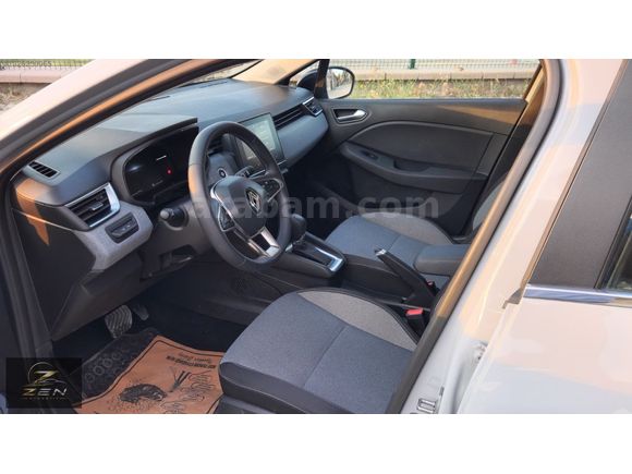 ZEN OTOMOTİV'DEN 2024 MODEL CLİO HATASIZ BOYASIZ 38 BİN KM