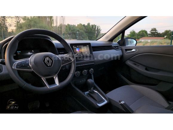 ZEN OTOMOTİV'DEN 2024 MODEL CLİO HATASIZ BOYASIZ 38 BİN KM