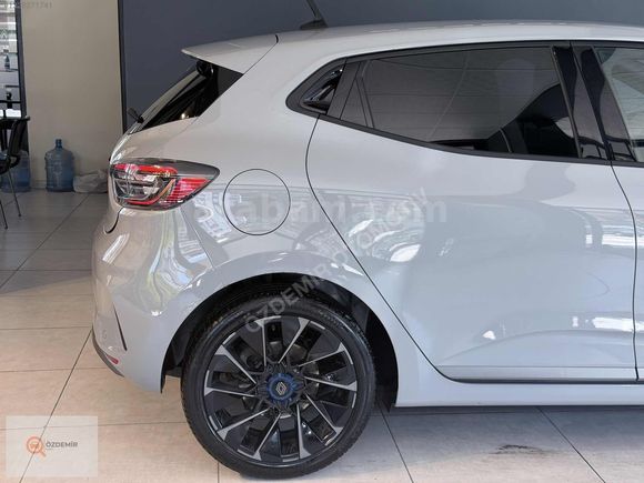 ÖZDEMİR"2025 CLİO 1.0TCe TECHNO ESPRİT ALPİNE 16.300 KM BOYASIZ