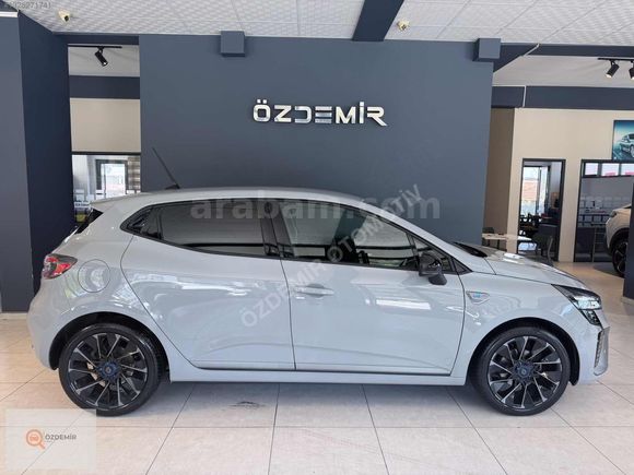 ÖZDEMİR"2025 CLİO 1.0TCe TECHNO ESPRİT ALPİNE 16.300 KM BOYASIZ