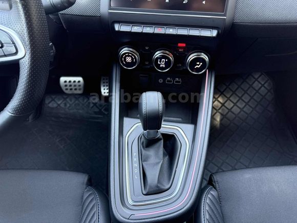 UĞUR AUTO SHOOWROOM'DAN HATASIZ 24.000 KM CLİO