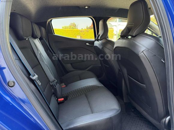 UĞUR AUTO SHOOWROOM'DAN HATASIZ 24.000 KM CLİO