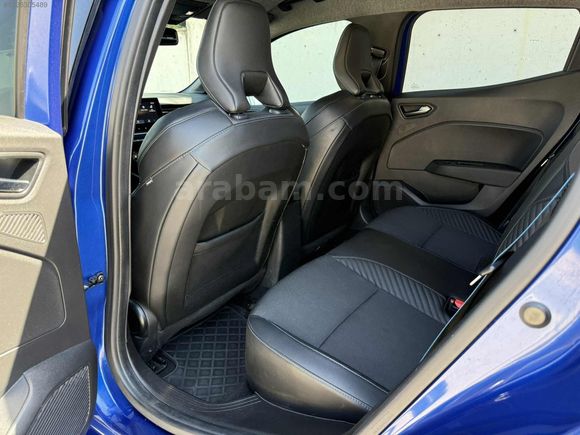 UĞUR AUTO SHOOWROOM'DAN HATASIZ 24.000 KM CLİO