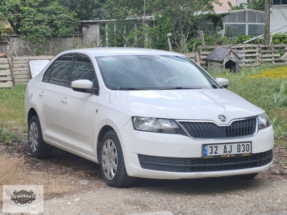 ORJİNAL 133000 KM DE 2015 MODEL SCODA RAPİD 1.2 AMBİTİON
