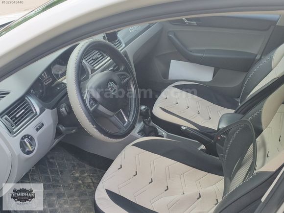 ORJİNAL 133000 KM DE 2015 MODEL SCODA RAPİD 1.2 AMBİTİON
