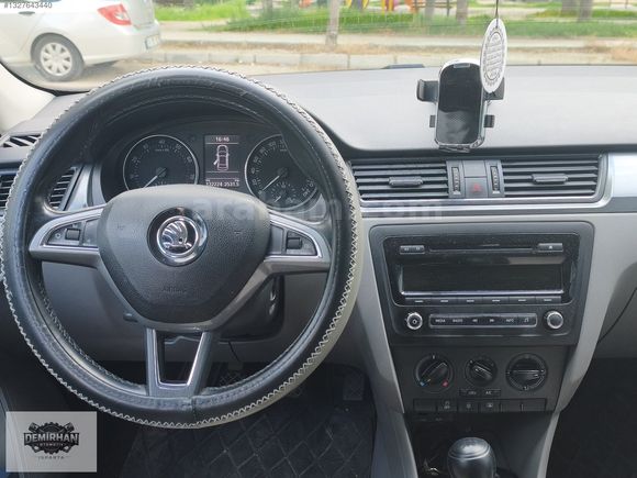 ORJİNAL 133000 KM DE 2015 MODEL SCODA RAPİD 1.2 AMBİTİON