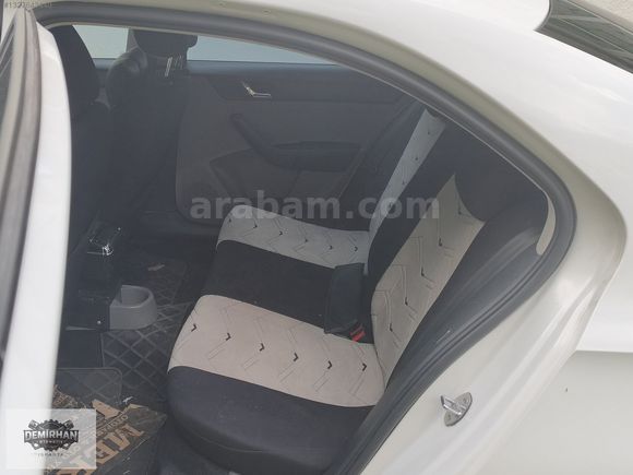 ORJİNAL 133000 KM DE 2015 MODEL SCODA RAPİD 1.2 AMBİTİON