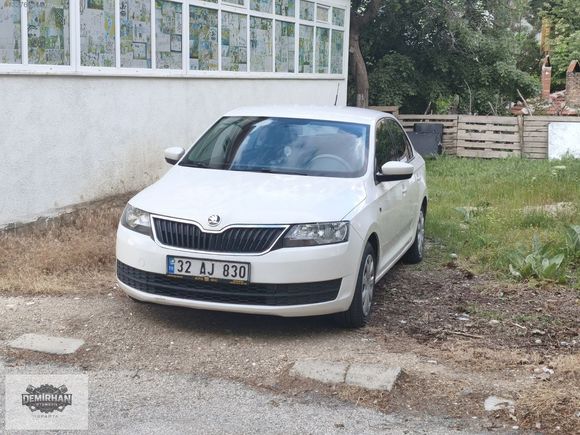 ORJİNAL 133000 KM DE 2015 MODEL SCODA RAPİD 1.2 AMBİTİON