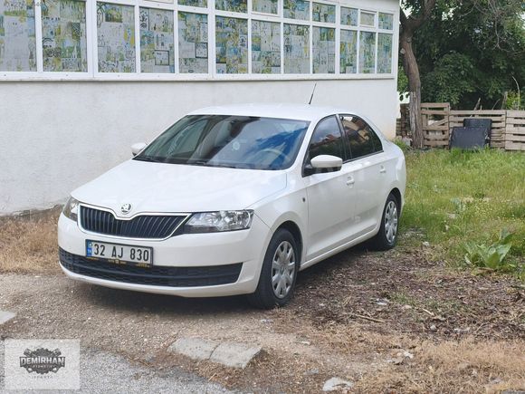 ORJİNAL 133000 KM DE 2015 MODEL SCODA RAPİD 1.2 AMBİTİON