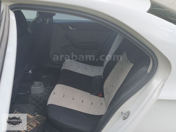 ORJİNAL 133000 KM DE 2015 MODEL SCODA RAPİD 1.2 AMBİTİON