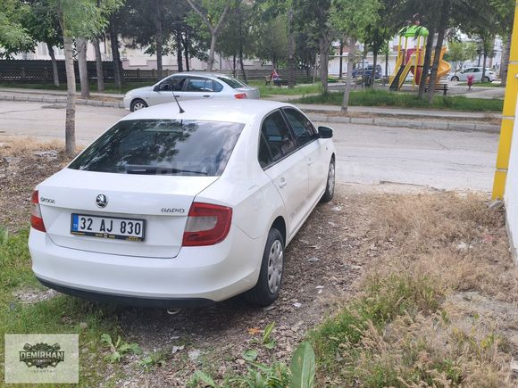 ORJİNAL 133000 KM DE 2015 MODEL SCODA RAPİD 1.2 AMBİTİON