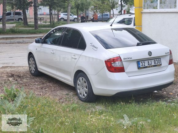 ORJİNAL 133000 KM DE 2015 MODEL SCODA RAPİD 1.2 AMBİTİON