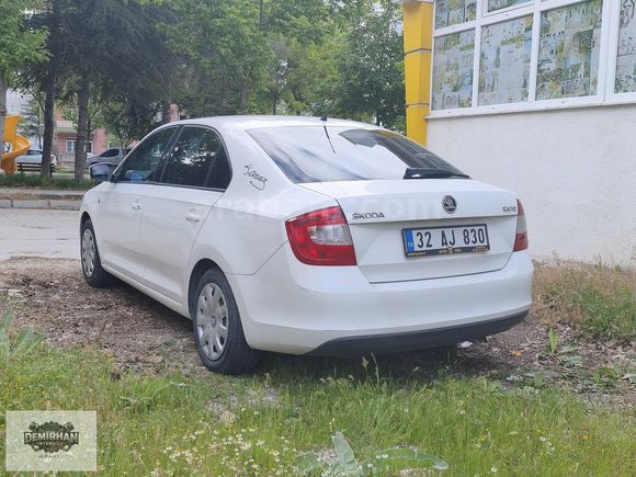 ORJİNAL 133000 KM DE 2015 MODEL SCODA RAPİD 1.2 AMBİTİON