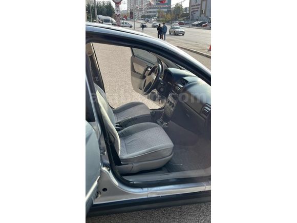 2001 model Opel astra
