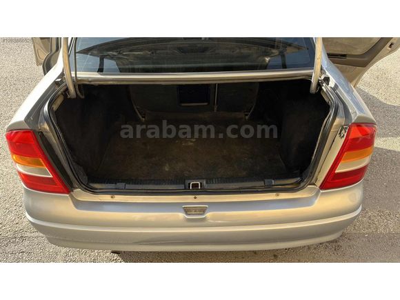 2001 model Opel astra