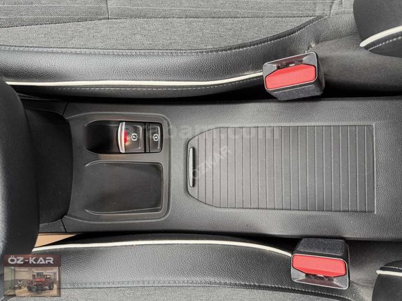 ÖZKAR'DAN 2020 RENAULT CLİO 1.3 TCE ICON 130 HP HATASIZ