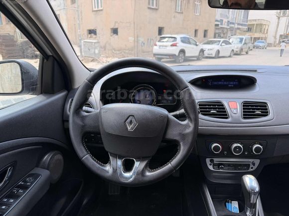 KA-CAR,DAN 2015 FLUENCE 260 BİNDE OTOMATİK AİLE ARACI