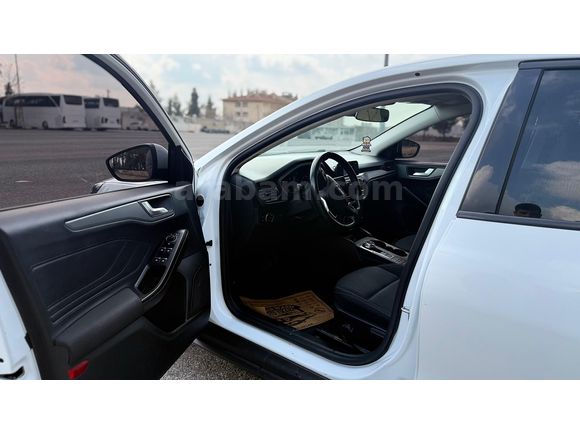 USCAR'dan 2021 FOCUS 1.5 TREND X 126 bi km Bakımlı Temiz