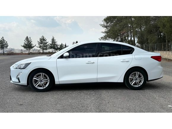 USCAR'dan 2021 FOCUS 1.5 TREND X 126 bi km Bakımlı Temiz