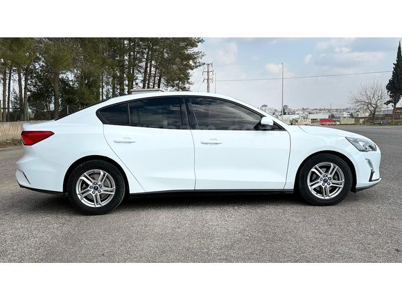 USCAR'dan 2021 FOCUS 1.5 TREND X 126 bi km Bakımlı Temiz