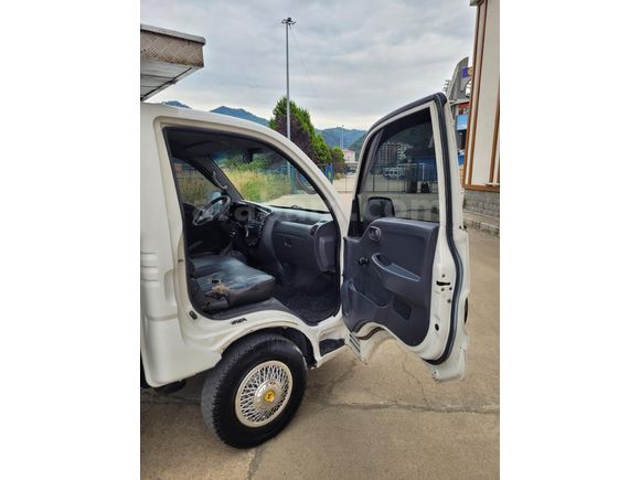 Galeriden Kia Bongo K2700 DLX Rize