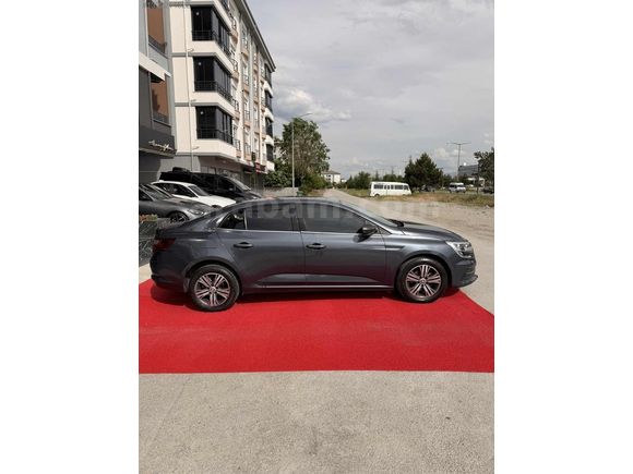 MİSS AUTO DAN DÜŞÜK KM MEGANE