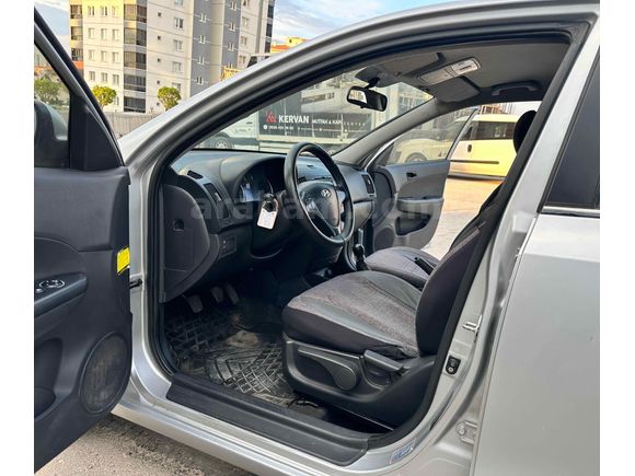 ACİL SATILIK 2011 MODEL i30 1.6 CRDİ HATASIZ BOYASIZ ORJİNAL