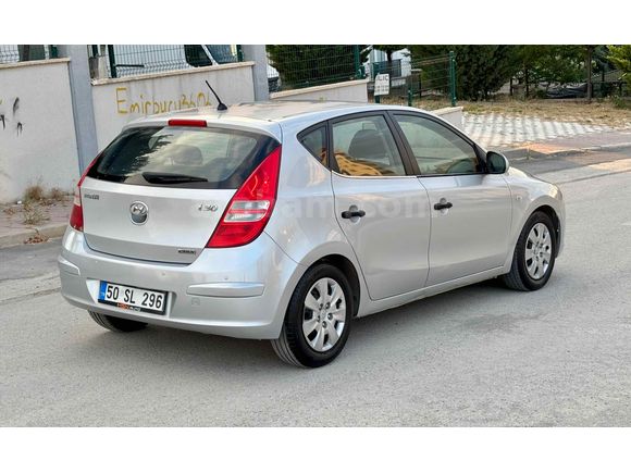 ACİL SATILIK 2011 MODEL i30 1.6 CRDİ HATASIZ BOYASIZ ORJİNAL