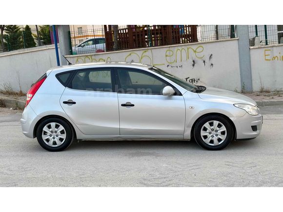 ACİL SATILIK 2011 MODEL i30 1.6 CRDİ HATASIZ BOYASIZ ORJİNAL