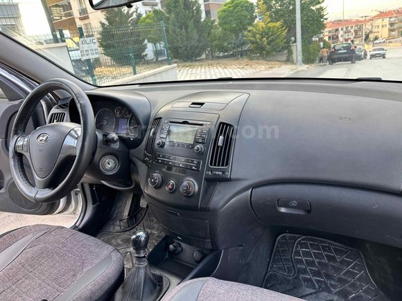 ACİL SATILIK 2011 MODEL i30 1.6 CRDİ HATASIZ BOYASIZ ORJİNAL